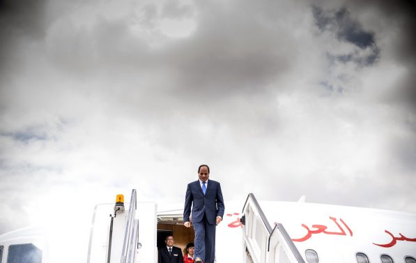Egypts president går ned fra et fly