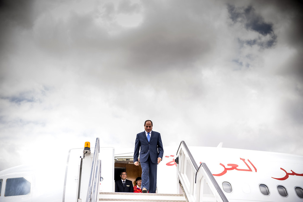 Egypts president går ned fra et fly