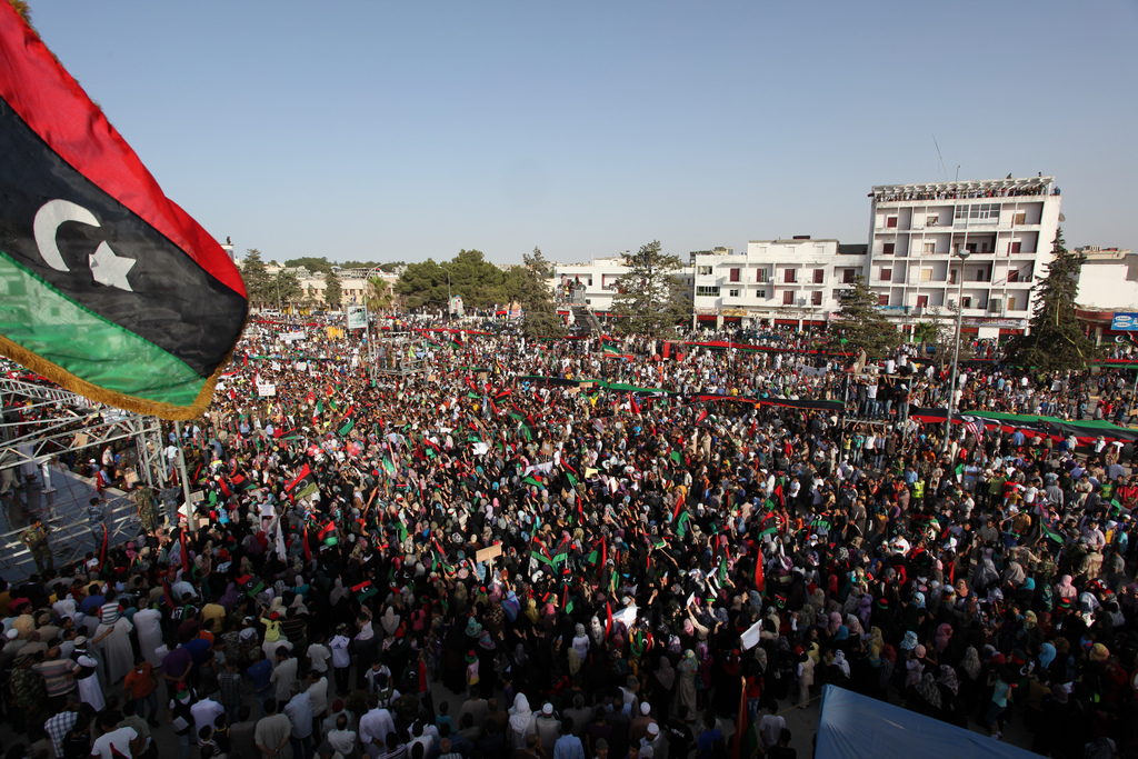 Demonstranter med det Libyske flagget