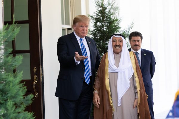 Trump geleider Kuwaits emir i Det hvite hus