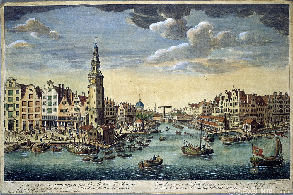 Malt bilde av Amsterdam med en av kanalene i sentrum av bildet.