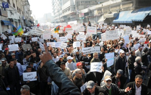 Demonstranter med plakater