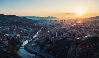 Solnedgang over Sarajevo