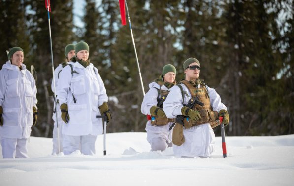Soldater fra Cyberforsvarets base- og alarmtjenester under deres  vinterøvelse.