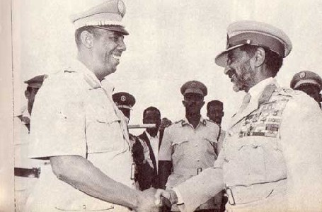 Somalias president Barre møter Etiopias keiser Selassie