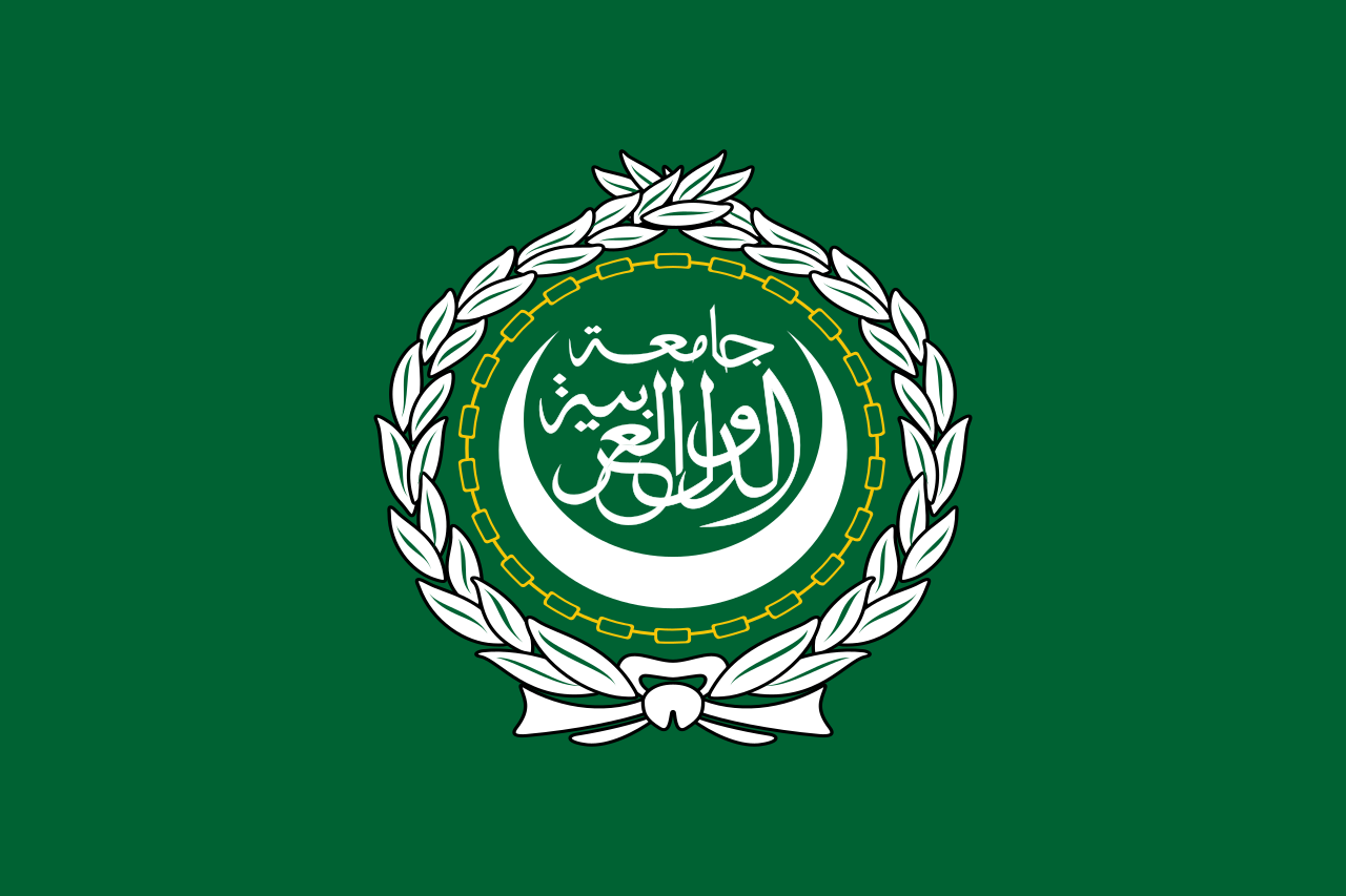 Flagget til den arabiske liga. Det er grønt med en krans i grått, en halvmåne og arabiske skrifttegn i midten