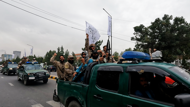 Taliban-soldater i militærparade i Kabul i september 2022